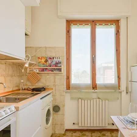 Guesthost - La Casa Di Teia - Cozy Apartamento Marinella di Sarzana
